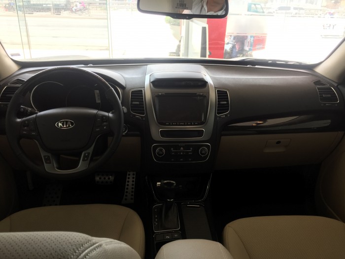 Bán xe Kia Sorento 2.4GATH chỉ từ 185 triệu, trả trước 85%. Đủ màu giao xe ngay