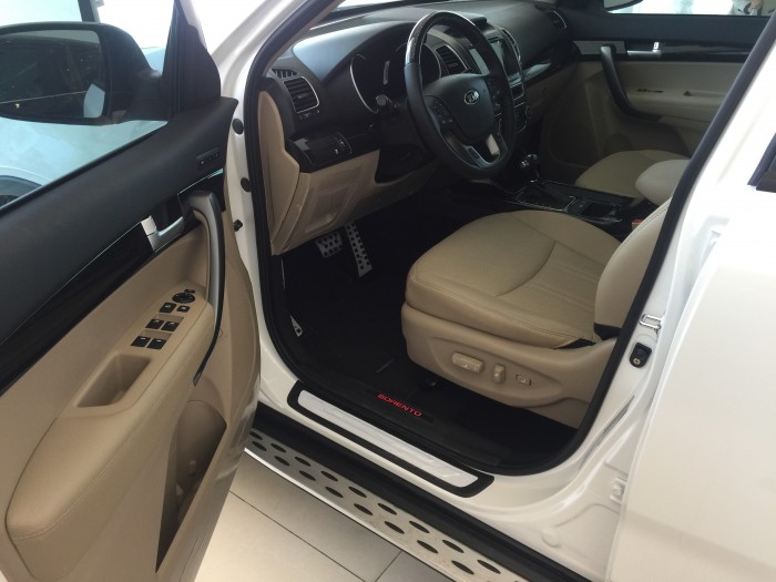 Bán xe Kia Sorento 2.4GATH chỉ từ 185 triệu, trả trước 85%. Đủ màu giao xe ngay