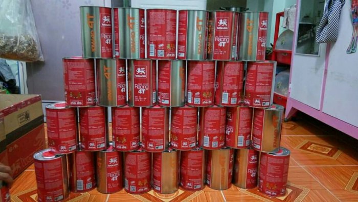 Mua 1 lon nhớt wolver 1 lít được tặng 1 cặp đèn xi nhan