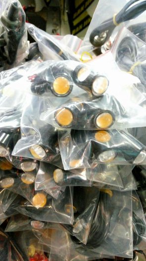 Mua 1 lon nhớt wolver 1 lít được tặng 1 cặp đèn xi nhan