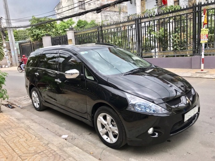 Bán Mitsubishi GRANDIS 2009 màu đen, đẹp xuất sắc không 1 chỗ chê