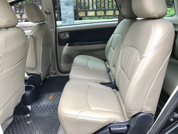 Bán Mitsubishi GRANDIS 2009 màu đen, đẹp xuất sắc không 1 chỗ chê