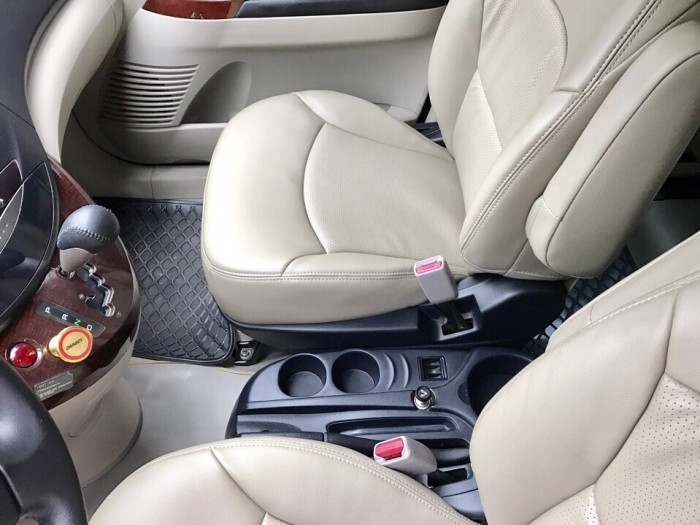 Bán Mitsubishi GRANDIS 2009 màu đen, đẹp xuất sắc không 1 chỗ chê