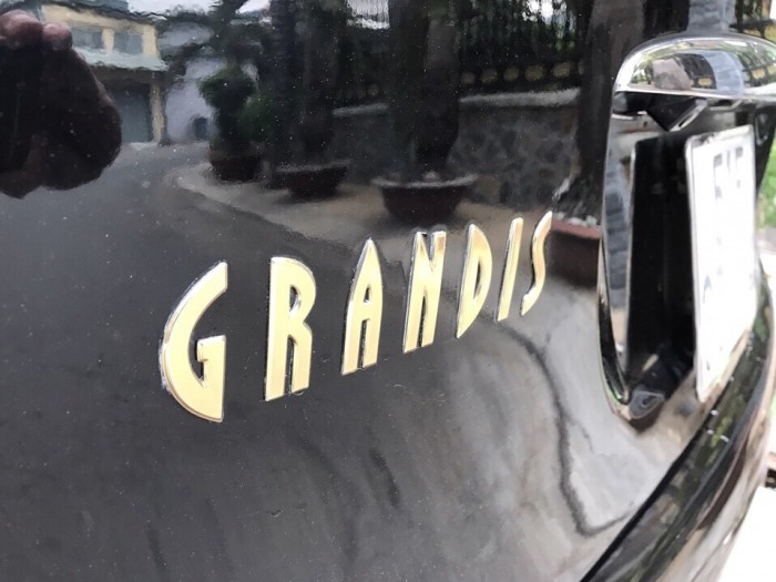Bán Mitsubishi GRANDIS 2009 màu đen, đẹp xuất sắc không 1 chỗ chê