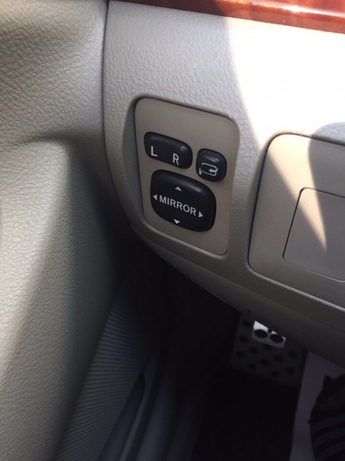 Bán TOYOTA CAMRY 2.4G sản xuất 2010, màu xám xe chính chủ