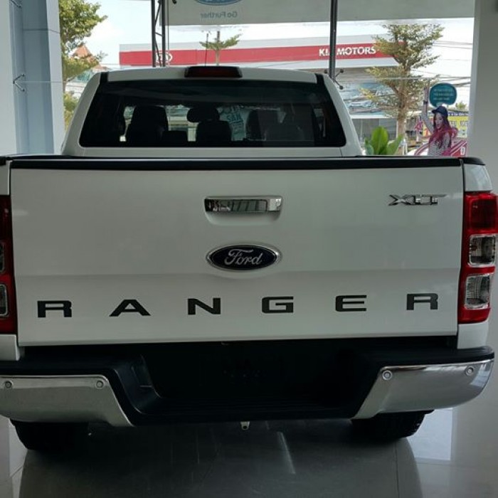 Ford Ranger XLT 4x4 MT - giá tốt, nhiều màu , hỗ trợ vay lên đến 80%