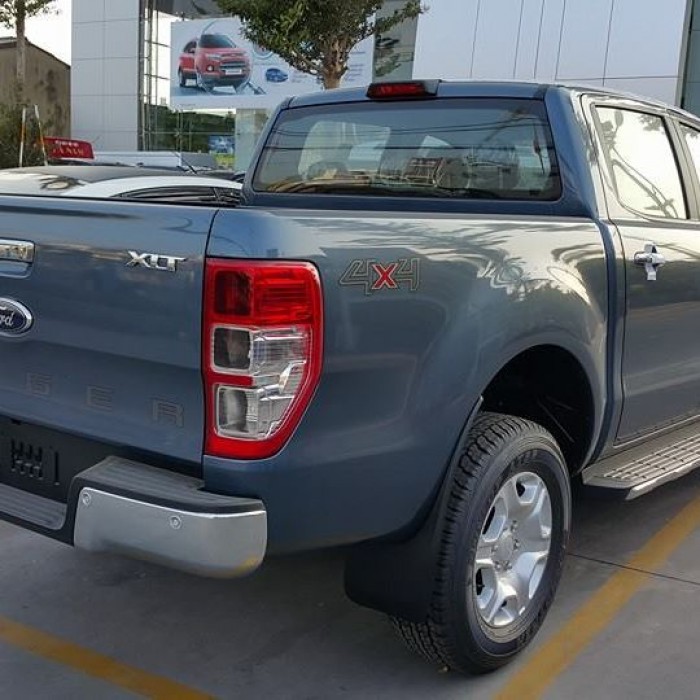 Ford Ranger XLT 4x4 MT - giá tốt, nhiều màu , hỗ trợ vay lên đến 80%