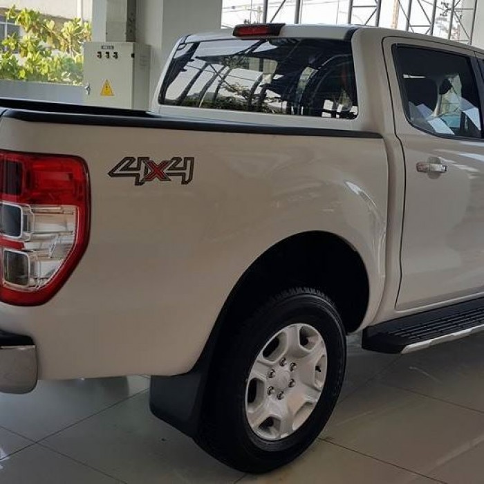 Ford Ranger XLT 4x4 MT - giá tốt, nhiều màu , hỗ trợ vay lên đến 80%