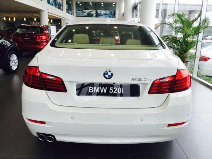 BMW 5 Series 520i F10 màu trắng, giá tốt nhất, có xe giao sớm