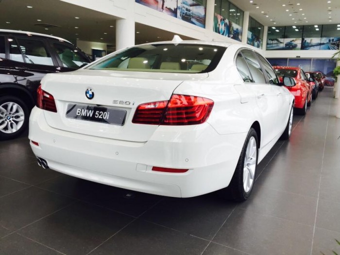 BMW 5 Series 520i F10 màu trắng, giá tốt nhất, có xe giao sớm