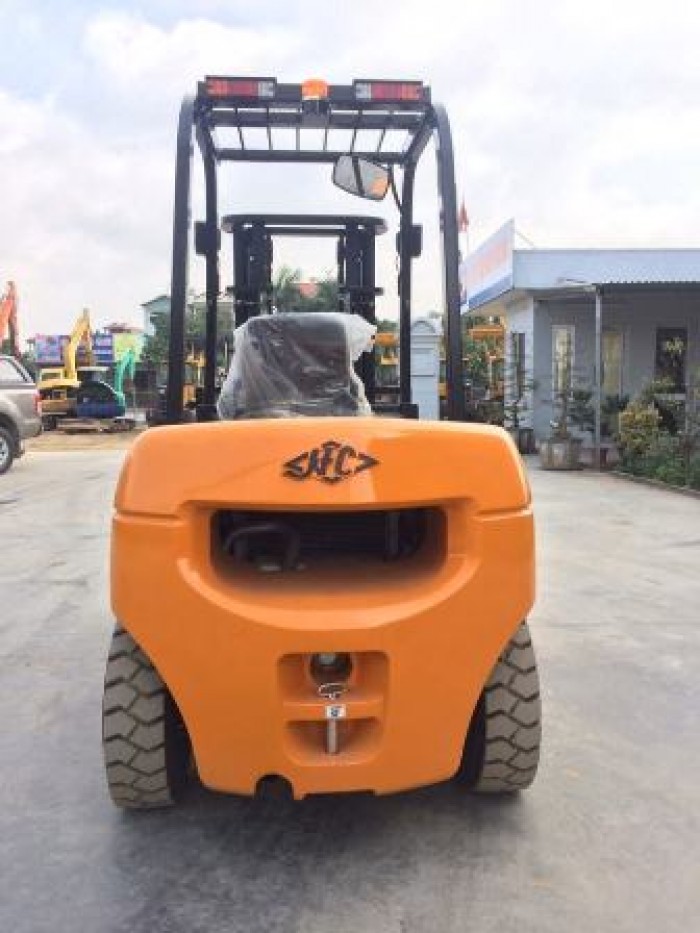 Bán xe nâng tại Đà Nẵng, bán xe chuyên dụng xe xây dựng