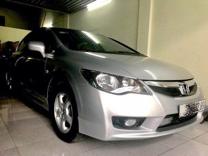 Bán Honda Civic 1.8AT đời 2012 màu bạc cực đẹp