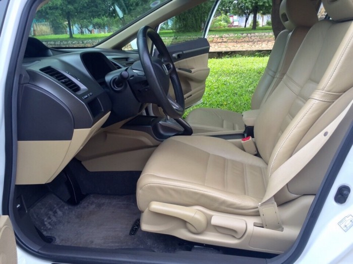 Bán Honda Civic 1.8AT đời 2012 màu bạc cực đẹp
