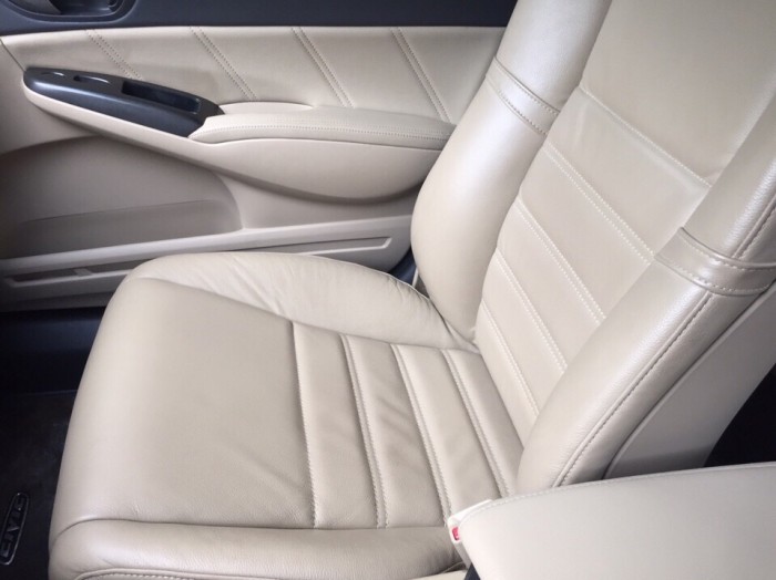 Bán Honda Civic 1.8AT đời 2012 màu bạc cực đẹp