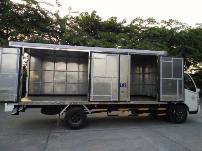 Cần bán Xe tải Hino - XZU720 4 tấn thùng Đông Lạnh