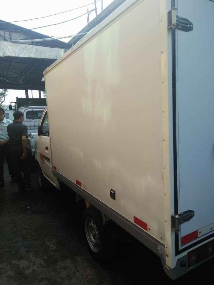 Xe tải Dongben thùng kín 780kg, trả góp 80%