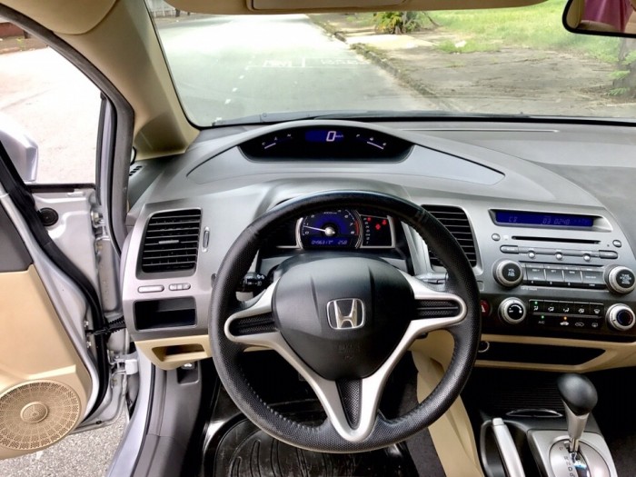 Bán Honda Civic 1.8AT đời 2012 màu bạc cực đẹp từng centimet