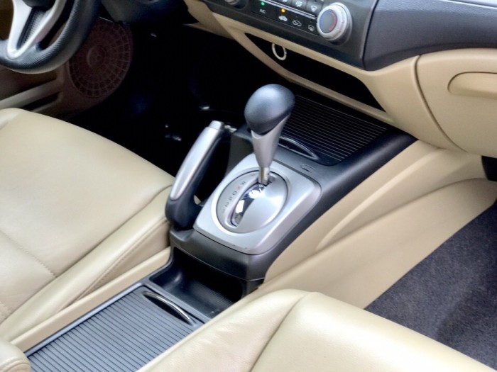 Bán Honda Civic 1.8AT đời 2012 màu bạc cực đẹp từng centimet
