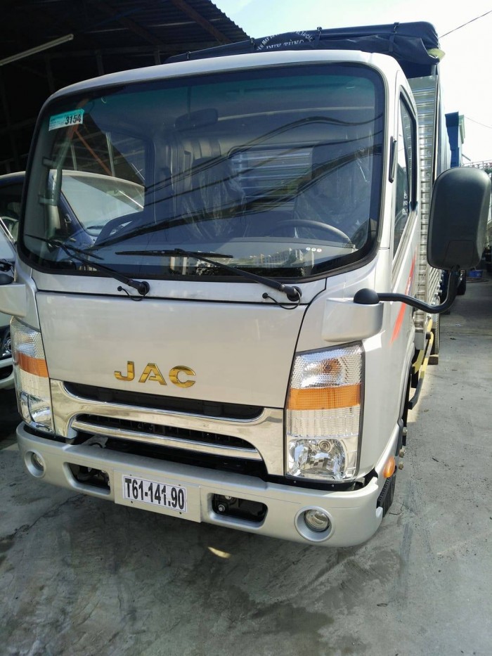 Xe tải Jac 2t4 màu trắng, trả góp cực cao tới 80%. Xe mới 100%, đời 2017