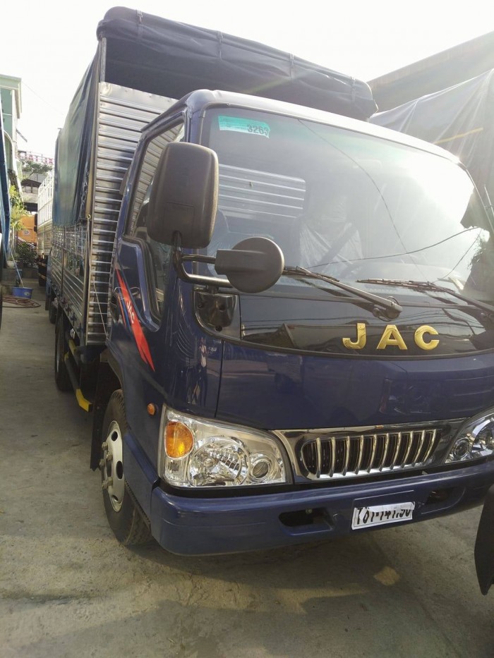 Xe tải Jac 2t4 màu trắng, trả góp cực cao tới 80%. Xe mới 100%, đời 2017