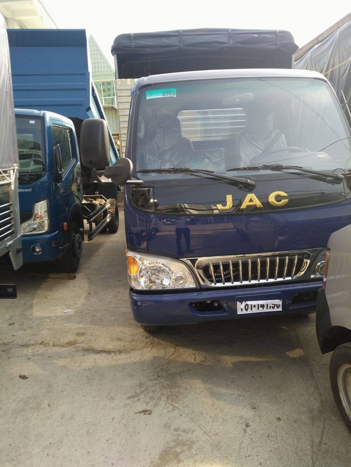 Xe tải Jac 2t4 màu trắng, trả góp cực cao tới 80%. Xe mới 100%, đời 2017