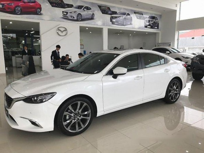 Bán xe Mazda 6 2017 , màu trắng sang trọng. Chỉ cần 250tr giao xe ngay.