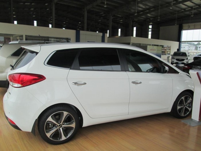 Khuyến mãi mua xe Kia Rondo 2017