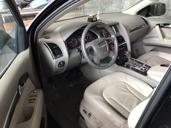 Cần bán xe Audi Q7 2012 màu đen nhập khẩu Đức