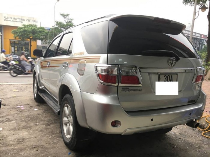 Toyota Fortuner 2.7V 2010, màu bạc