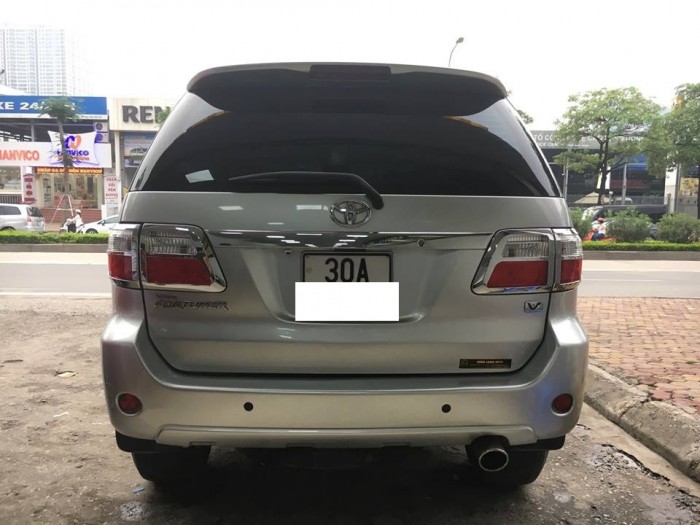 Toyota Fortuner 2.7V 2010, màu bạc