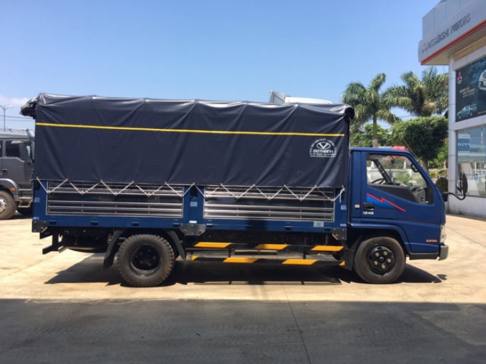 Lô mới 6 xe tải Hyundai IZ49-2,4Tấn Đô Thành Thùng mui bạt sản xuất 2017. Giá 310TR