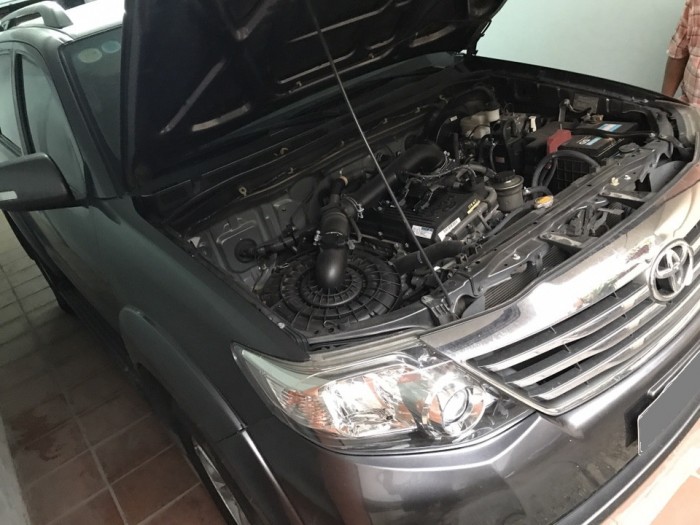 Cần bán xe Fortuner 2014 số tự động màu đen