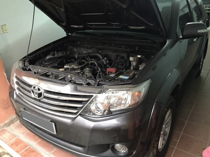 Cần bán xe Fortuner 2014 số tự động màu đen