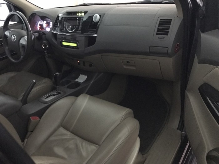 Cần bán xe Fortuner 2014 số tự động màu đen