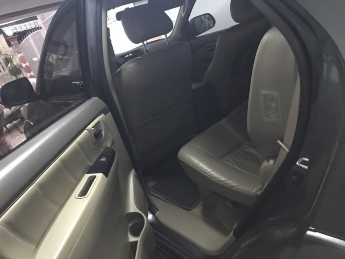 Cần bán xe Fortuner 2014 số tự động màu đen