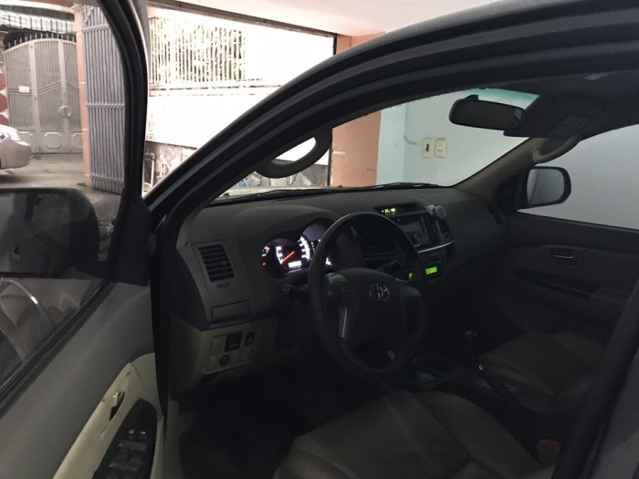 Cần bán xe Fortuner 2014 số tự động màu đen