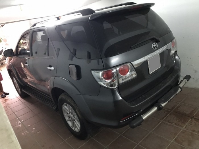 Cần bán xe Fortuner 2014 số tự động màu đen