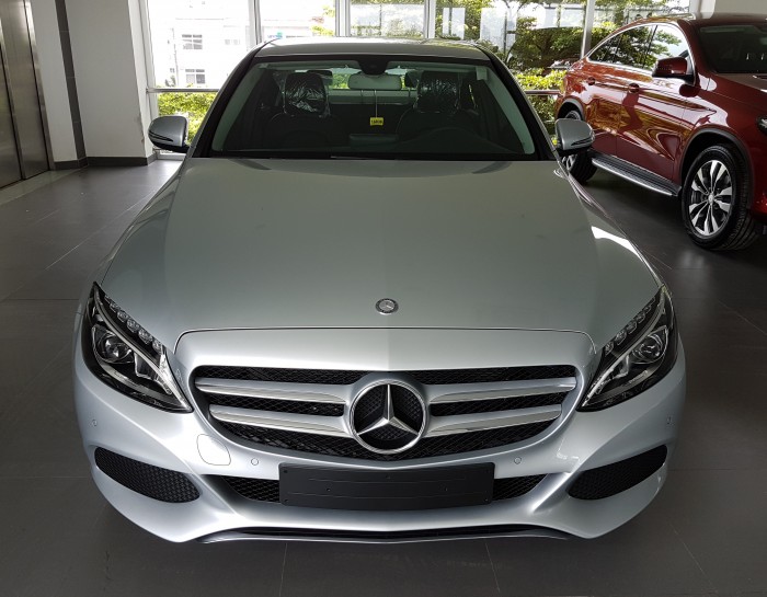 CẦN BÁN XE MERCEDES-BENZ C200 - Xe giao ngay, ưu đãi hấp dẫn