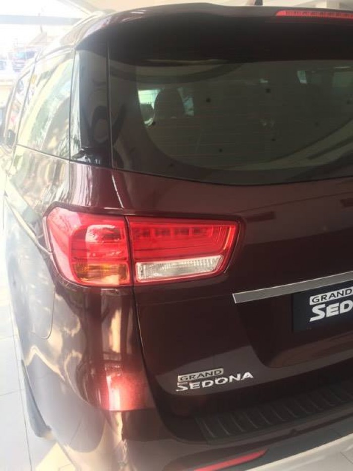 Kia Sedona 2017 giá bao nhiêu?