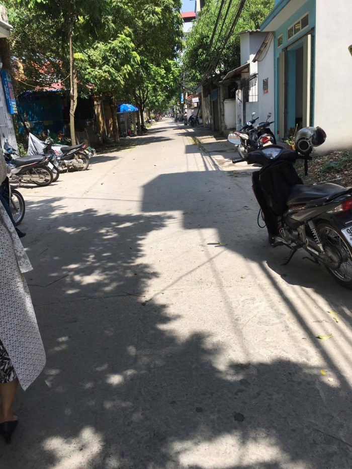 Bán đất mặt đường Cửu Việt 1, S:47 m2 , giá 28,5tr/m2, thuận tiện kinh doanh