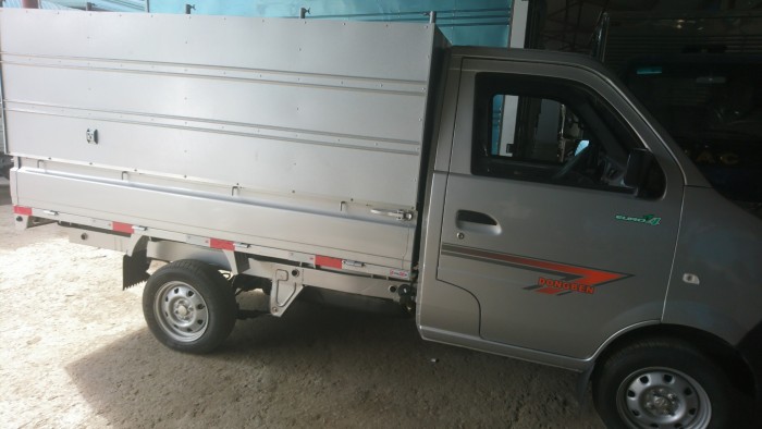 Dongben 810kg,thùng mui bạt đóng lên từ xe chassis