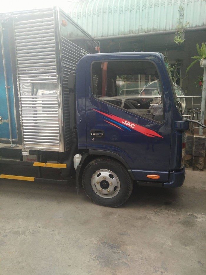 Cần bán xe Jac 2t4, thùng 3m7, giá siêu rẻ, trả góp 80%