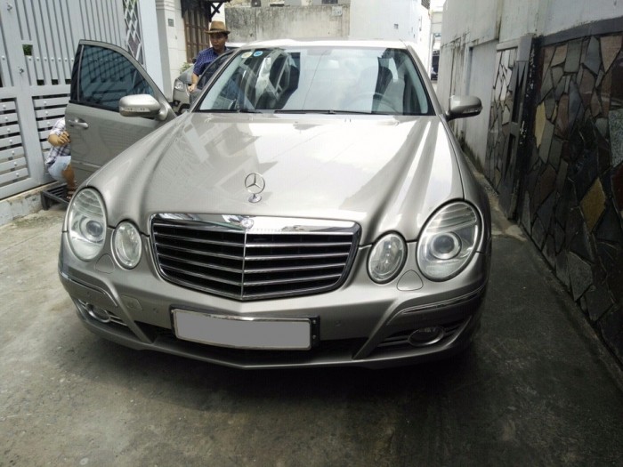Nhà mình cần bán xe Mercedes E200 2009 số tự động