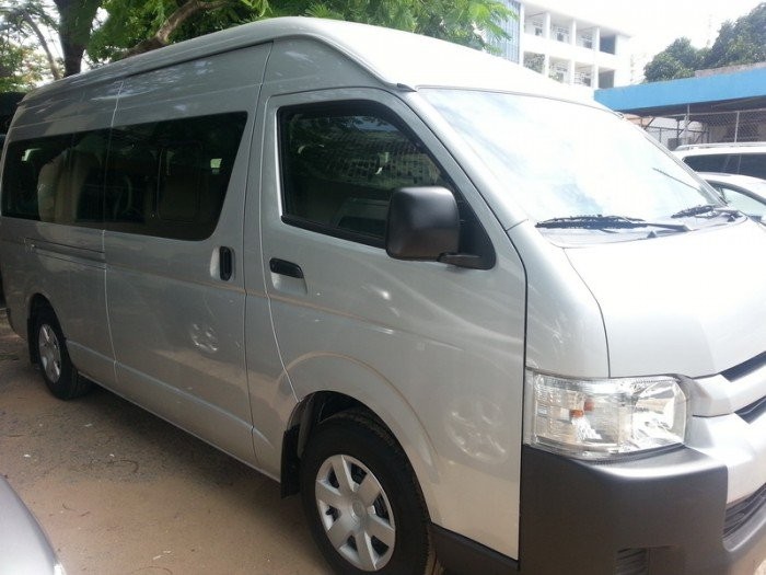 Toyota Hiace 16 chỗ, giao xe ngay