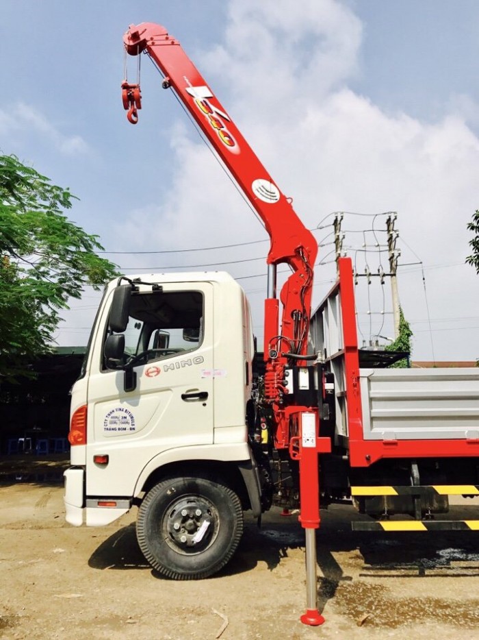Xe Tải Hino FC lắp cần cẩu UNIC 340 - xe có sẵn giao ngay