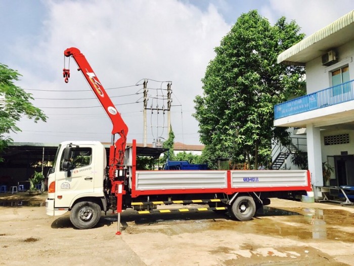 Xe Tải Hino FC lắp cần cẩu UNIC 340 - xe có sẵn giao ngay