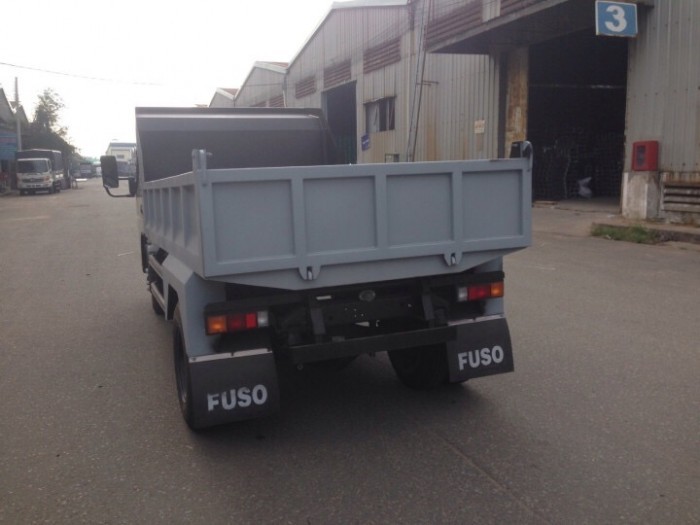 Xe ben Fuso 1T8 vào thành phố