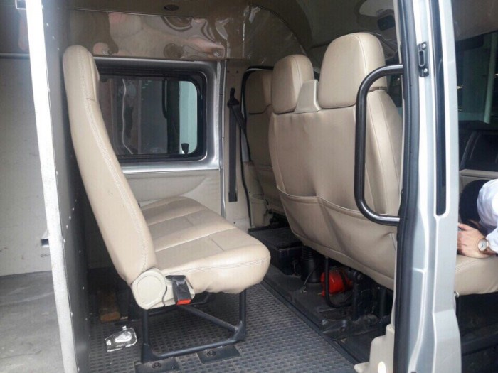 Bán Ford Transit Van sx 2016 màu ghi vàng