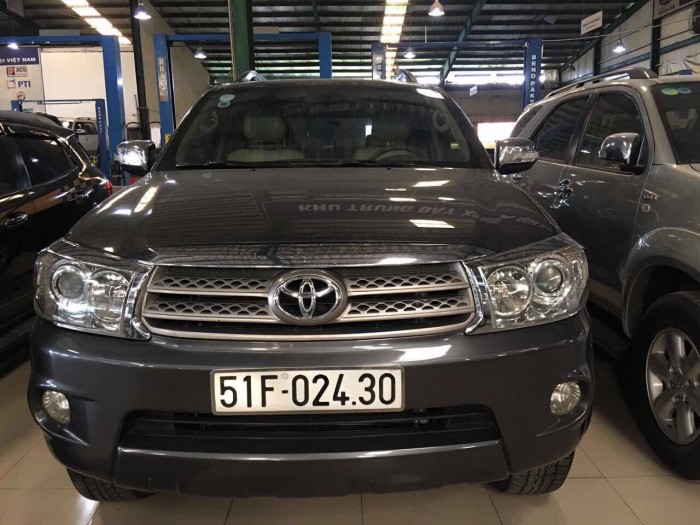 Bán Toyata Fortuner 2.5G màu xám sx 2010