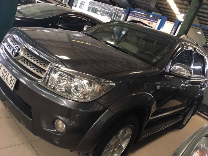 Bán Toyata Fortuner 2.5G màu xám sx 2010